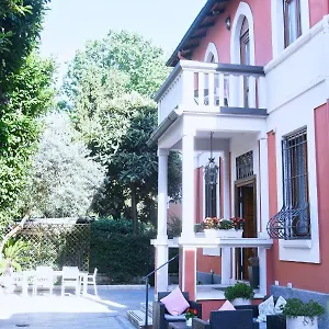 La , Milánó Olaszország