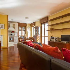 Bright House With 2 Bedrooms & A Unique Terrace Włochy
